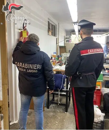 Irregolarità in materia di sicurezza sul lavoro: ammende e sanzioni amministrative per il titolare di un calzaturificio