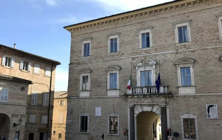 Fermo: dall’anno scolastico 2025/26 le iscrizioni al servizio refutazione scolastica saranno solo online