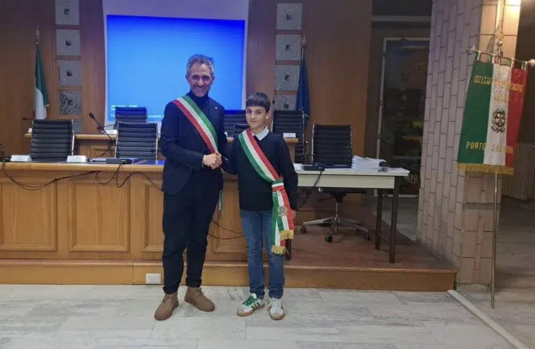 Il tredicenne Alfredo Claretti eletto sindaco dei ragazzi. Tombolini: «Occasione di crescita»