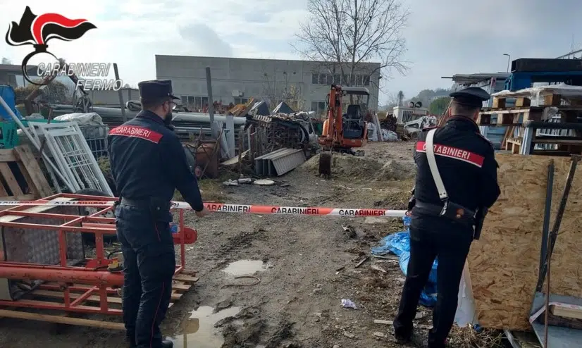 Scoperta una discarica abusiva a Magliano di Tenna: i carabinieri forestali denunciano una persona