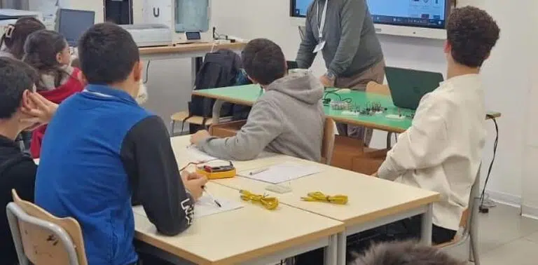 Scuola primaria e secondaria a Capodarco chiuse domani per lavori Enel