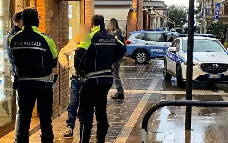 Polizia e Municipale insieme in un servizio di controllo: 20 identificati e 1 extracomunitario irregolare fermato