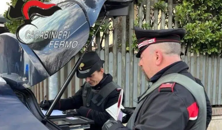 Alla guida senza patente e in possesso di cocaina: denunciato un 19enne