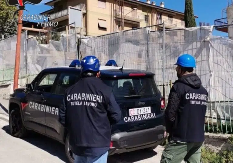 Mancanza di misure di sicurezza e lavoratori ”in nero” nei cantieri: scattano le denunce