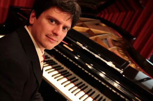 Atidona, Ivan Donchev suona Beethoven