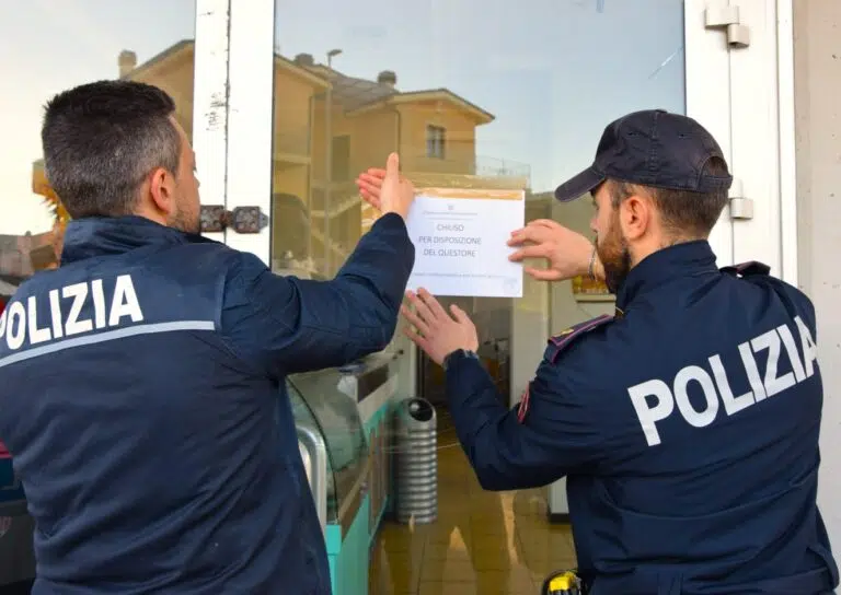 “Ritrovo abituale di pregiudicati”: il questore sospende la licenza per 15 giorni ad un bar