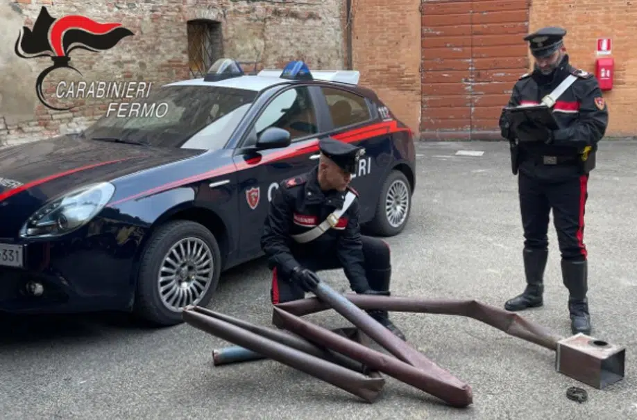 Furto di un monopattino e di grondaie: i carabinieri recuperano le refurtiva e denunciano due persone