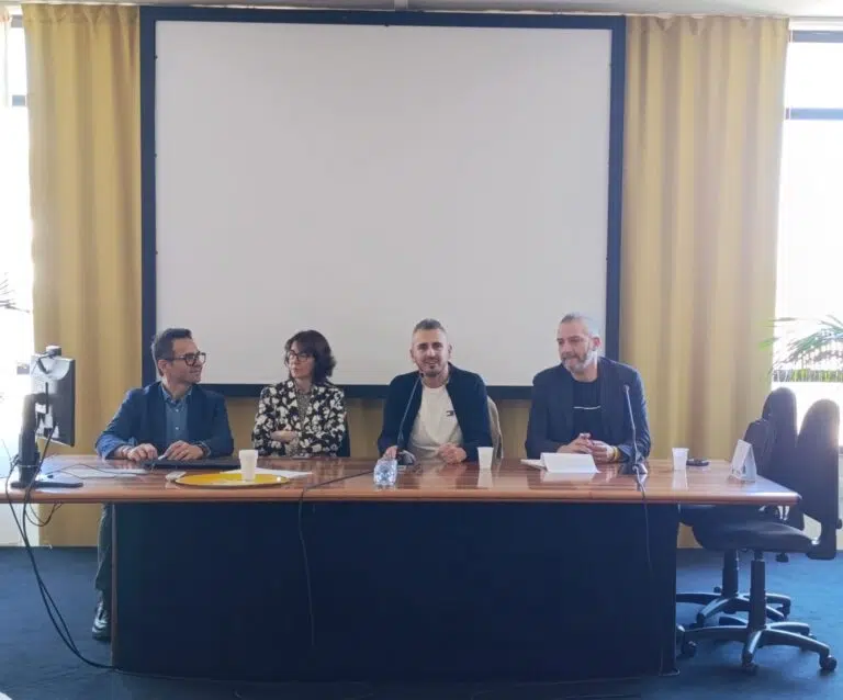 Gli ex allievi dell’Itet portano a scuola il coach Massimiliano Ortenzi