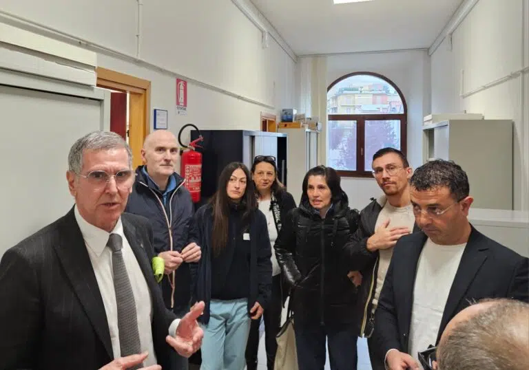 Cedimento del controsoffito al dipartimento di prevenzione: si valuta la ricollocazione del personale