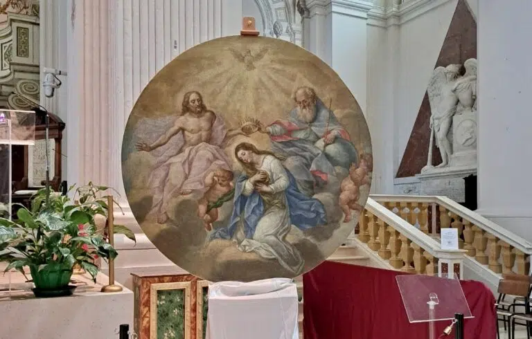 Esposta in Duomo la tela restaurata dell’Incoronazione della Vergine