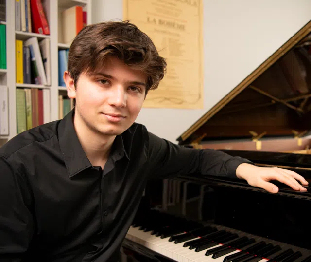 Per la prima volta a Fermo il prodigioso pianista Antonio Alessandri