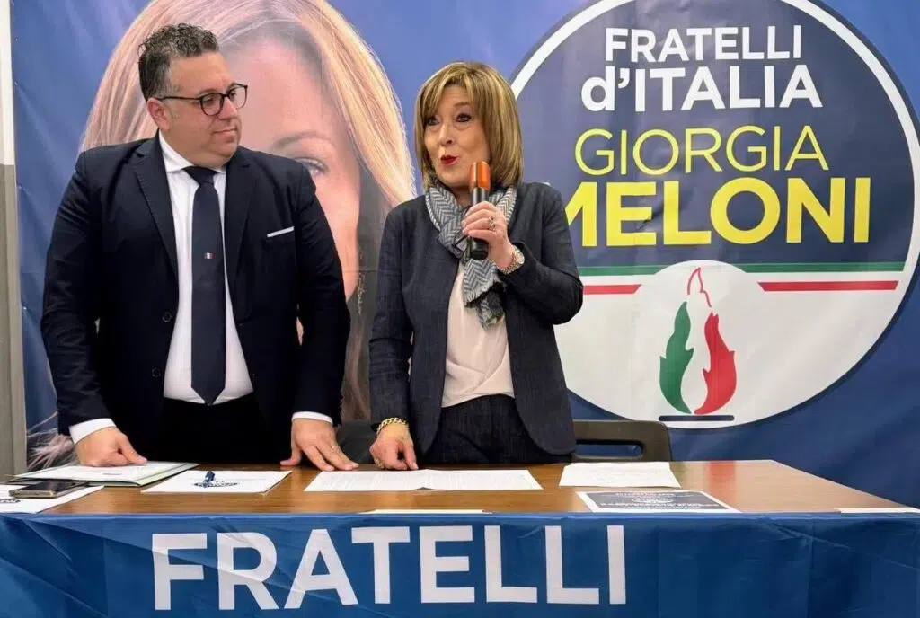 Fratelli d’Italia risponde a Pignotti sulla scuola di Casette: «Tenta goffamente lo scaricabarile»