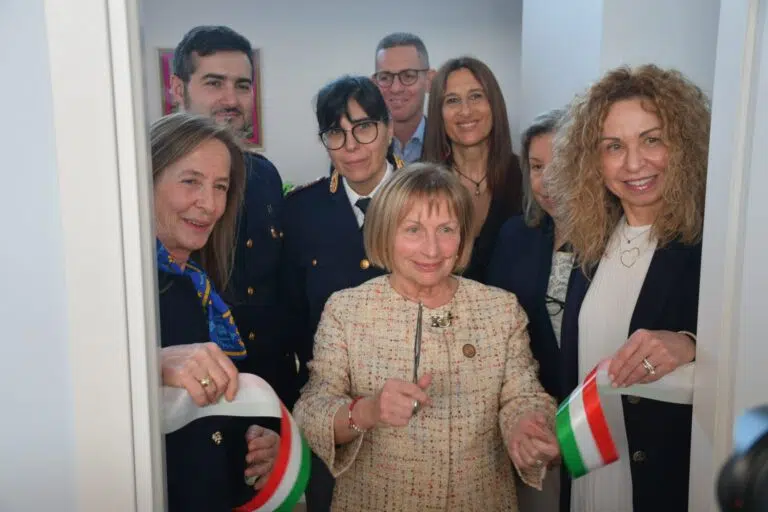 Inaugurata presso la Questura di Fermo la stanza di ascolto per le donne vittime di violenza