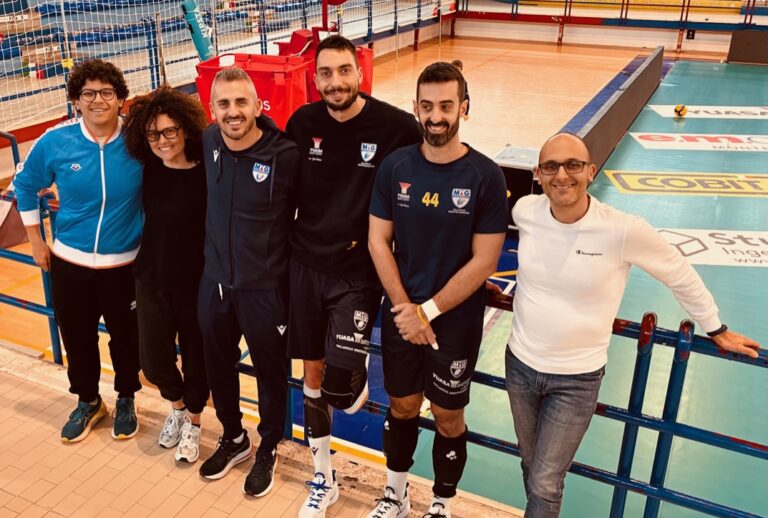 Yuasa, oltre la rete, dentro l’umano: i campioni di pallavolo con gli ospiti della “Rugiada”