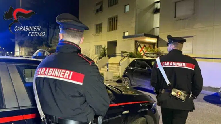 Aggredisce i carabinieri e danneggia un bar: arrestato un 26enne moldavo