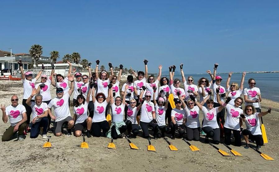 Le dragonesse di Infinitæ scendono in mare per la Giornata nazionale della Salute della donna