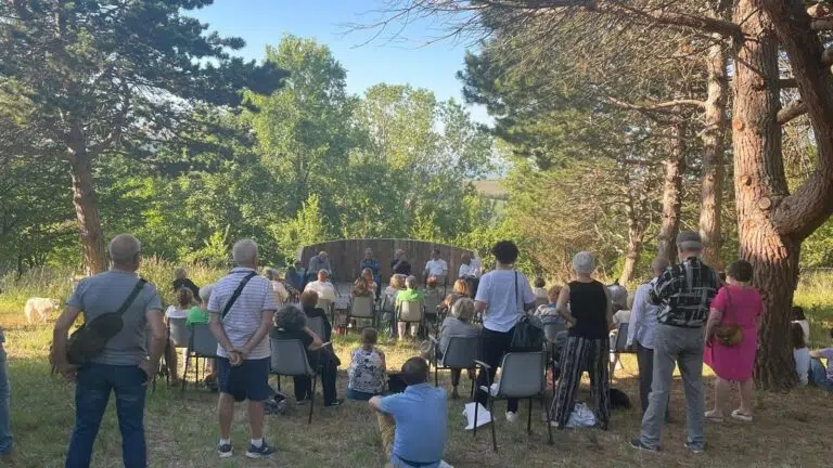 Monte Cacciù riapre il 1° maggio: una giornata tra natura e arte alla scoperta del Bosco Incantato