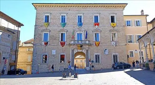 Fermo, via libera al progetto per la riparazione del municipio: intervento da 3,8 milioni