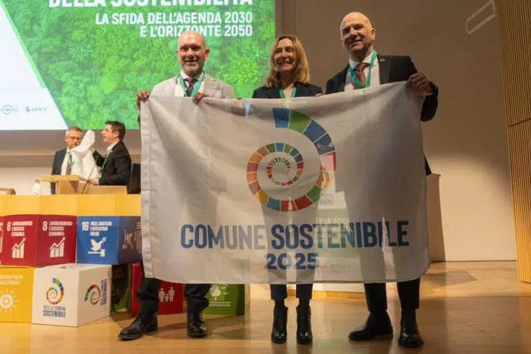 Altidona riceve la Bandiera Sostenibile 2025 e riconferma la Bandiera Gialla con 3 Bike Smile