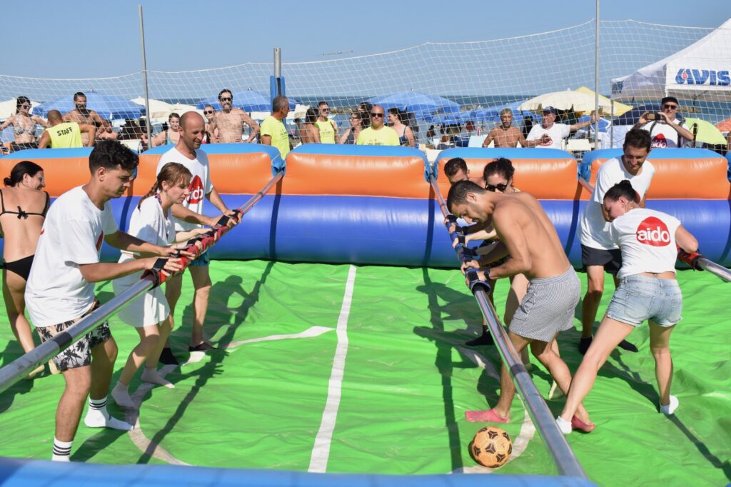 Torna “One Shot. Un tiro per la vita” Il calcio balilla umano approda a Servigliano