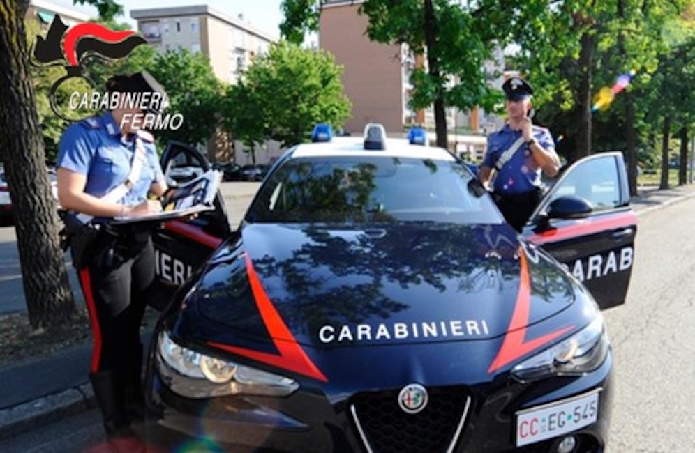 Truffe agli anziani e raggiri online: i Carabinieri denunciano e arrestano quattro persone nel Fermano