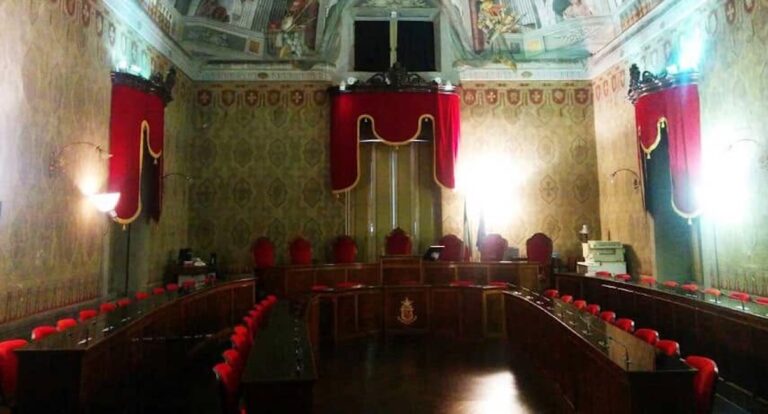 Fermo, il Consiglio comunale approva la fusione Solgas-Astea: s&igrave; dalla sola maggioranza