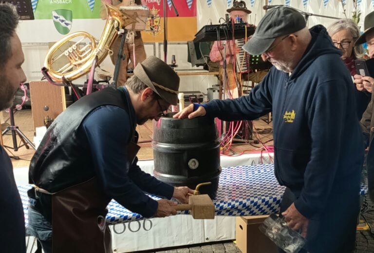 Fermo, la cerimonia della spillatura ha aperto l’OktoBeerFest 2026