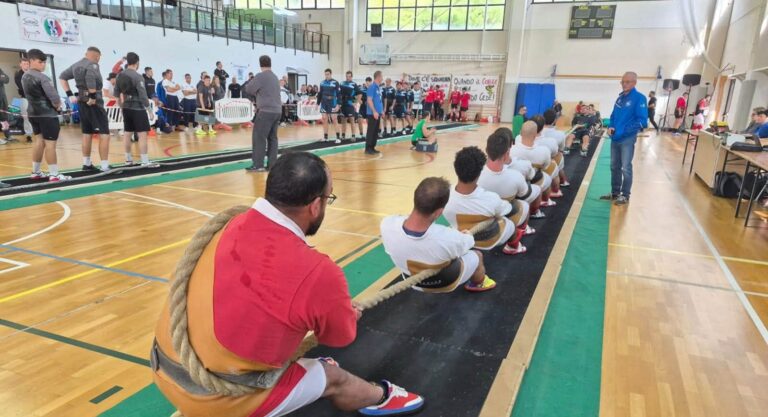 Il campionato italiano di tiro alla fune indoor 689kg prende il via a Fermo