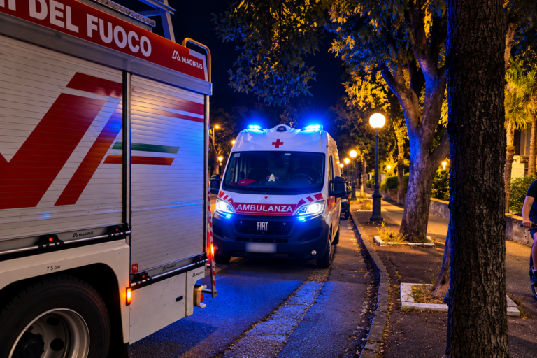Scontro tra due auto lungo la Faleriense, quattro feriti
