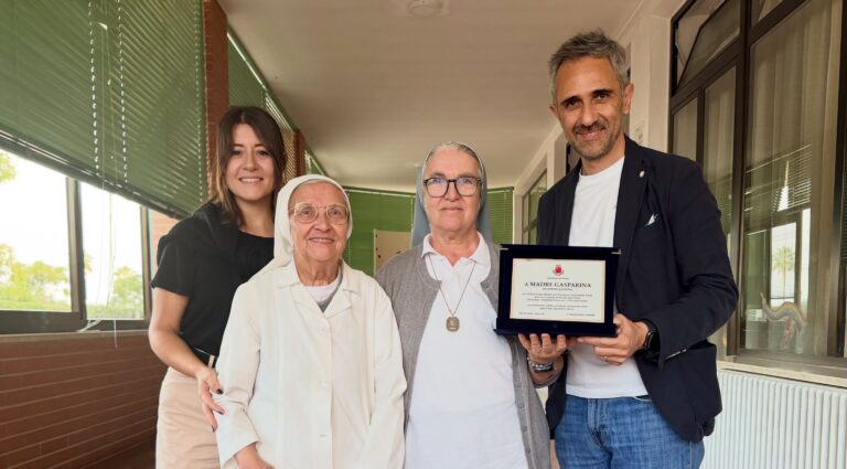 Porto San Giorgio, targa a madre Gasparina per i 50 anni di vita religiosa